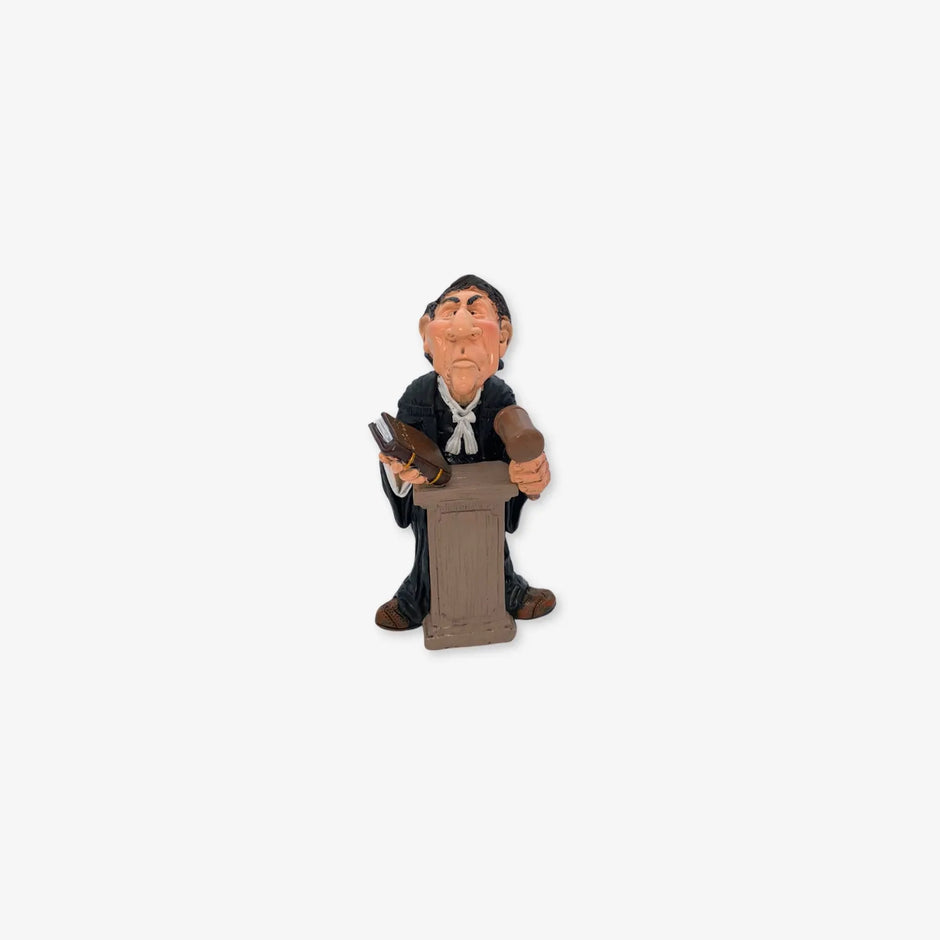Figura de un Juez de Poliserina