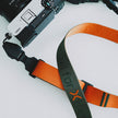 Correa para Cámara VSGO Black Snipe Pro con Anclaje Rápido | NARANJA Y VERDE