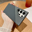Case de Cuero PU con Diseño de Carbono Galaxy A17 | Negro Plata