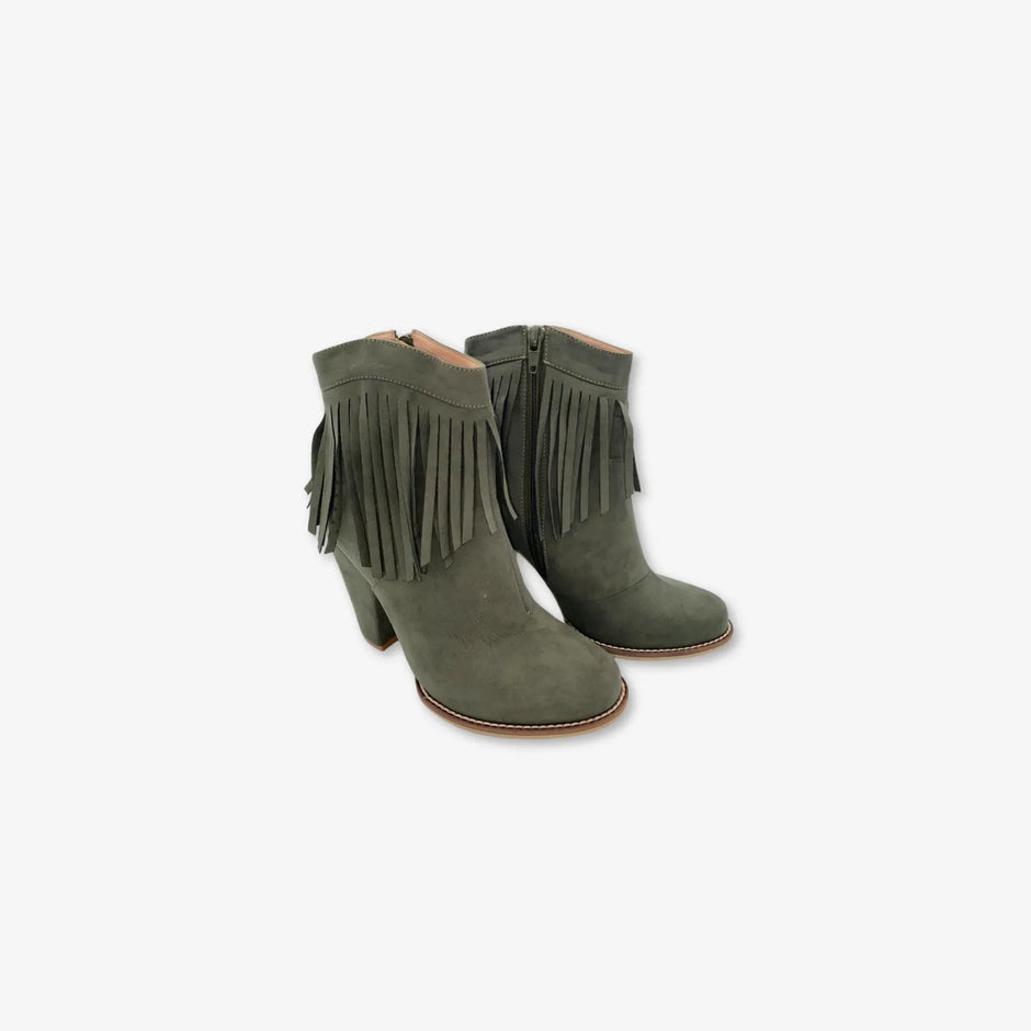 Botines para mujer con detalles colgantes color verde pacay