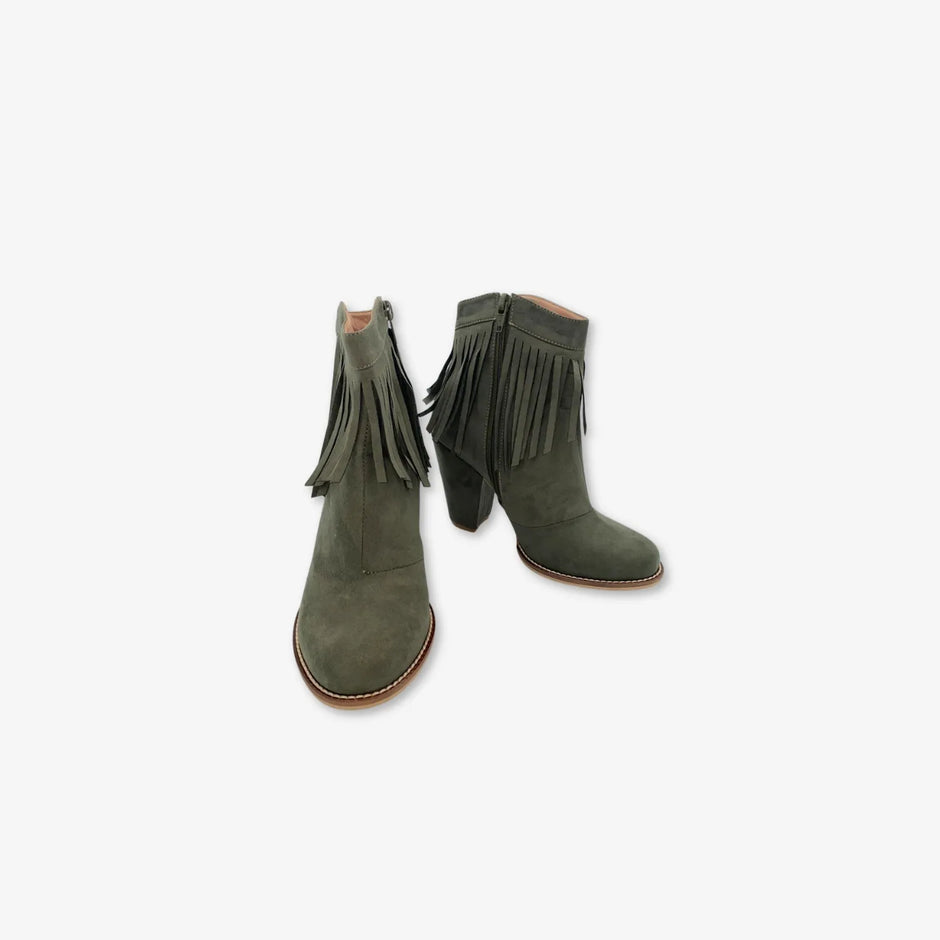 Botines para mujer con detalles colgantes color verde pacay
