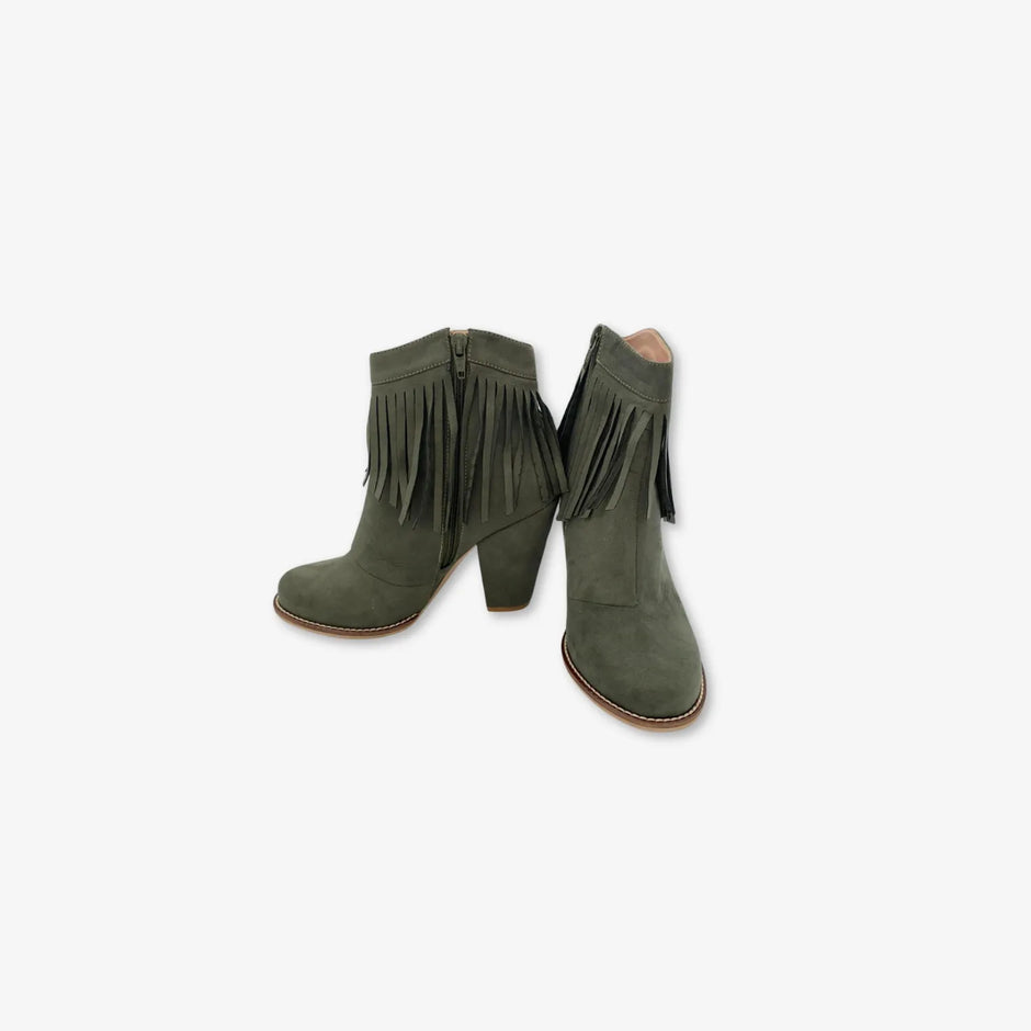 Botines para mujer con detalles colgantes color verde pacay