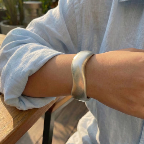 Brazalete K-Slim Seongnam - Estilo Coreano