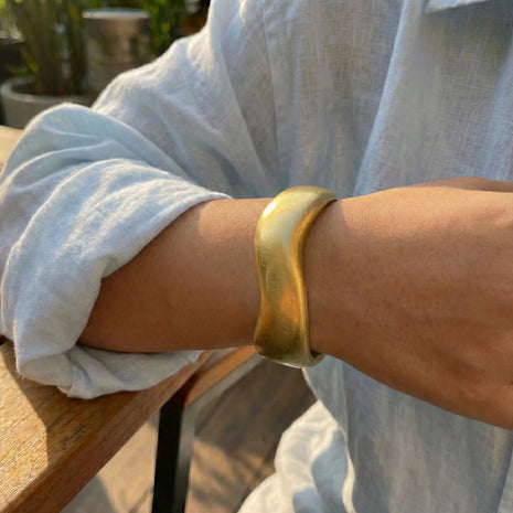 Brazalete K-Slim Seongnam - Estilo Coreano