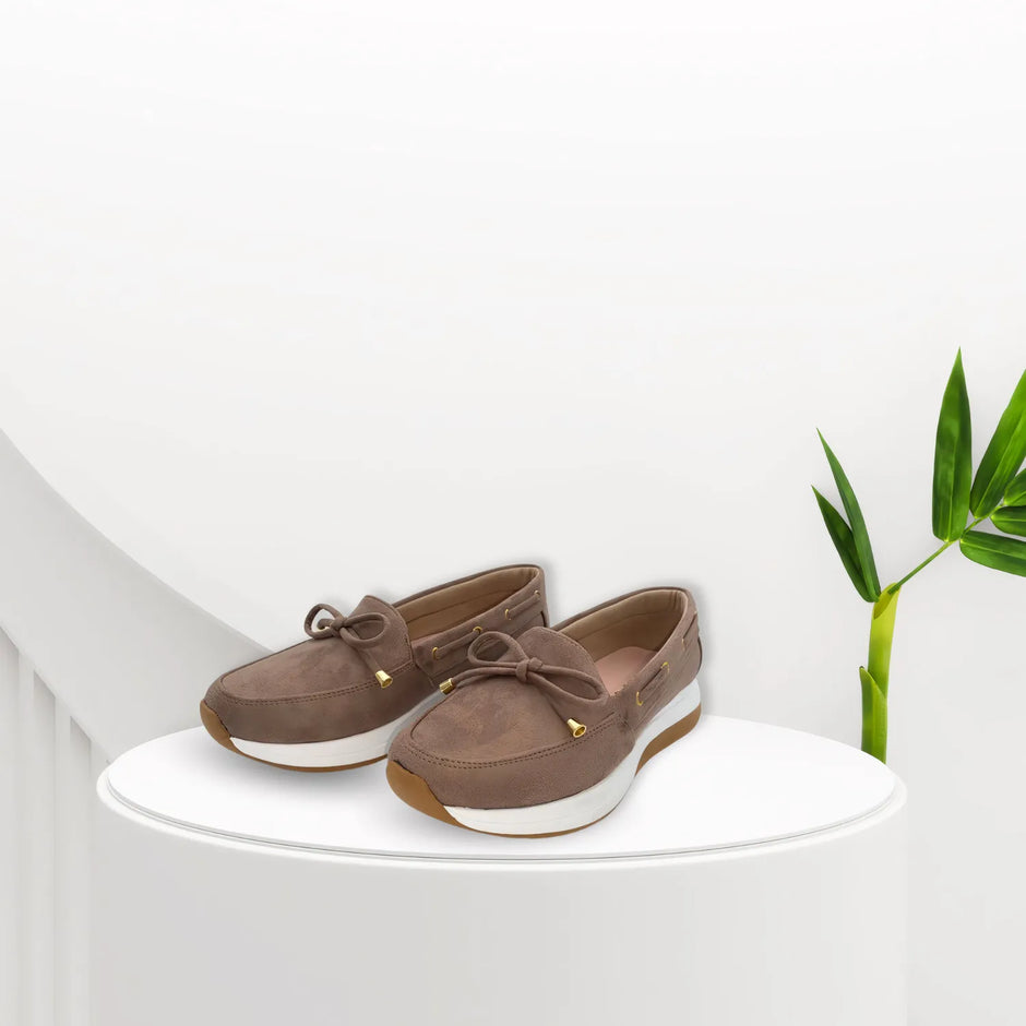 Zapatos para mujer con Detalle pasador Gamuza color Niu Oscuro