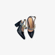 Tacones de Charol Negros con Detalle de Hebilla Dorada y Diseño de Cebra