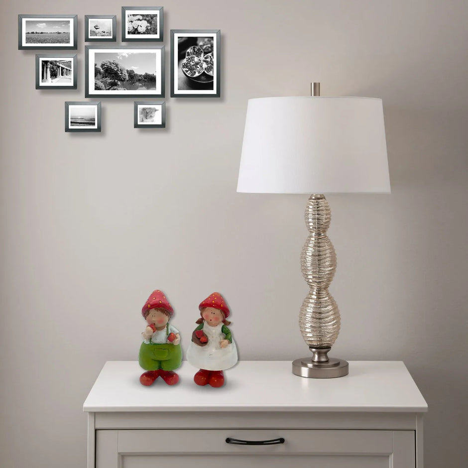 Adorno Figura Decorativa de Niños  con Cesta de Fresas