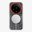 Case Core Paracas Armor Magnético Xiaomi 14 Ultra en Gris: funda con diseño garabato y aro metálico naranja en la cámara, con aro magnético