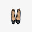 Tacones negros para mujer de charol con diseño