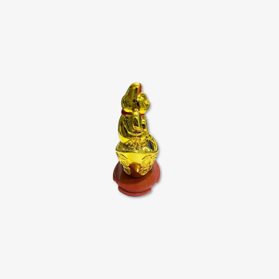 Gato de la suerte solar color dorado con base
