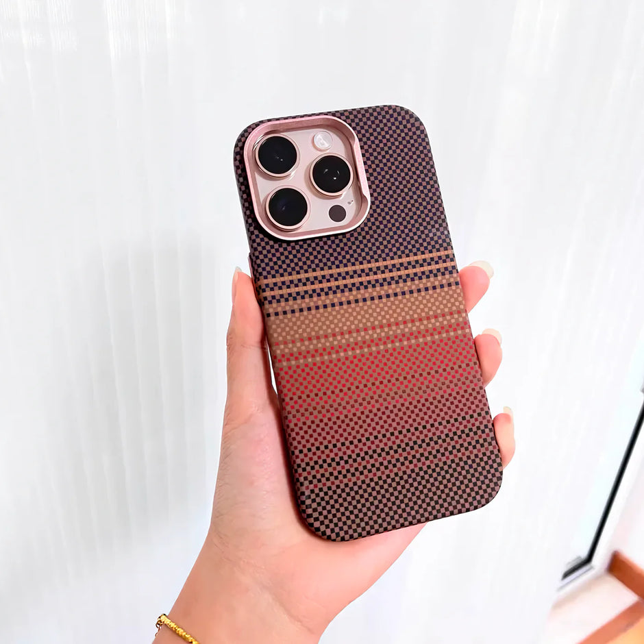 Case Ultra Delgado con Diseño Fibra de Carbono para iPhone 15 Pro | Luxo Naranja 03
