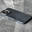 Case Ultra Delgado con Diseño Fibra de Carbono - iPhone 16 Pro | Luxo Negro 02