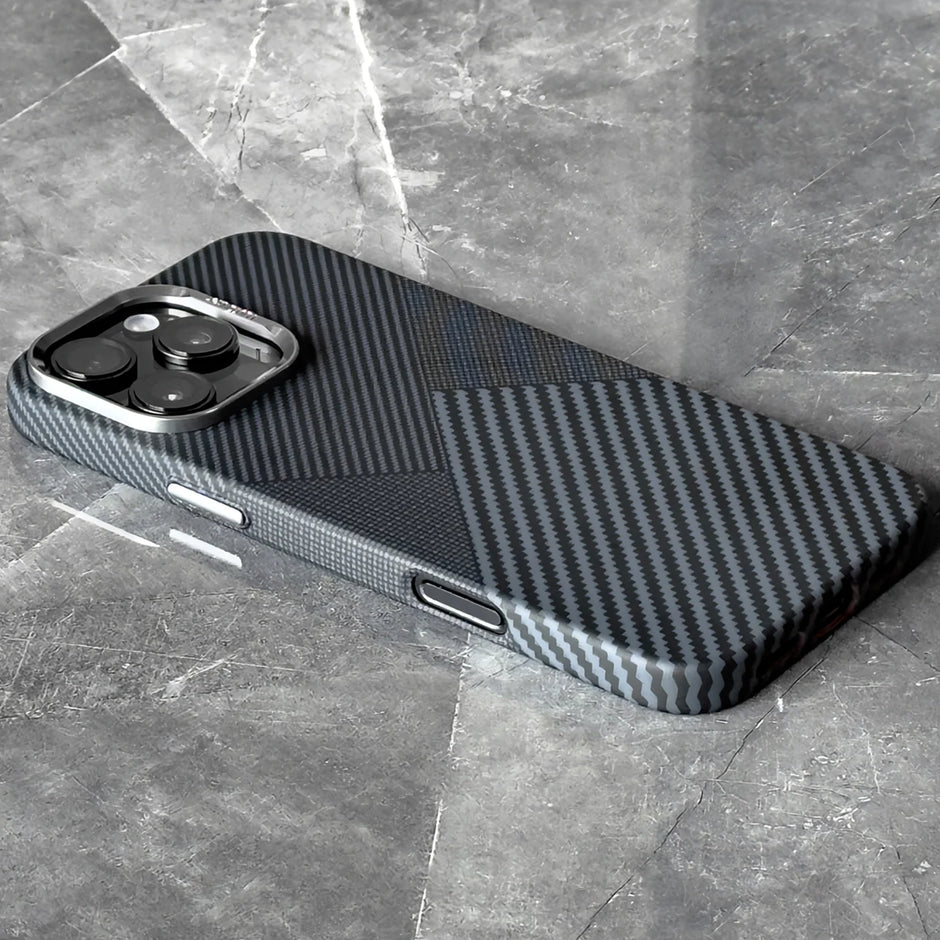 Case Ultra Delgado con Diseño Fibra de Carbono - iPhone 16 Pro Max | Luxo Negro 02