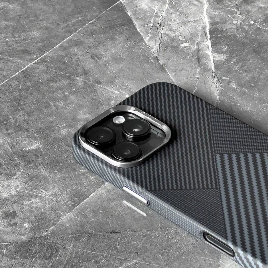 Case Ultra Delgado con Diseño Fibra de Carbono - iPhone 16 Pro Max | Luxo Negro 02